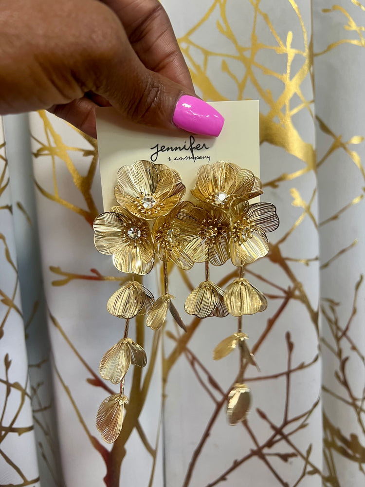 Dainty Petal Earrings (2 colors)