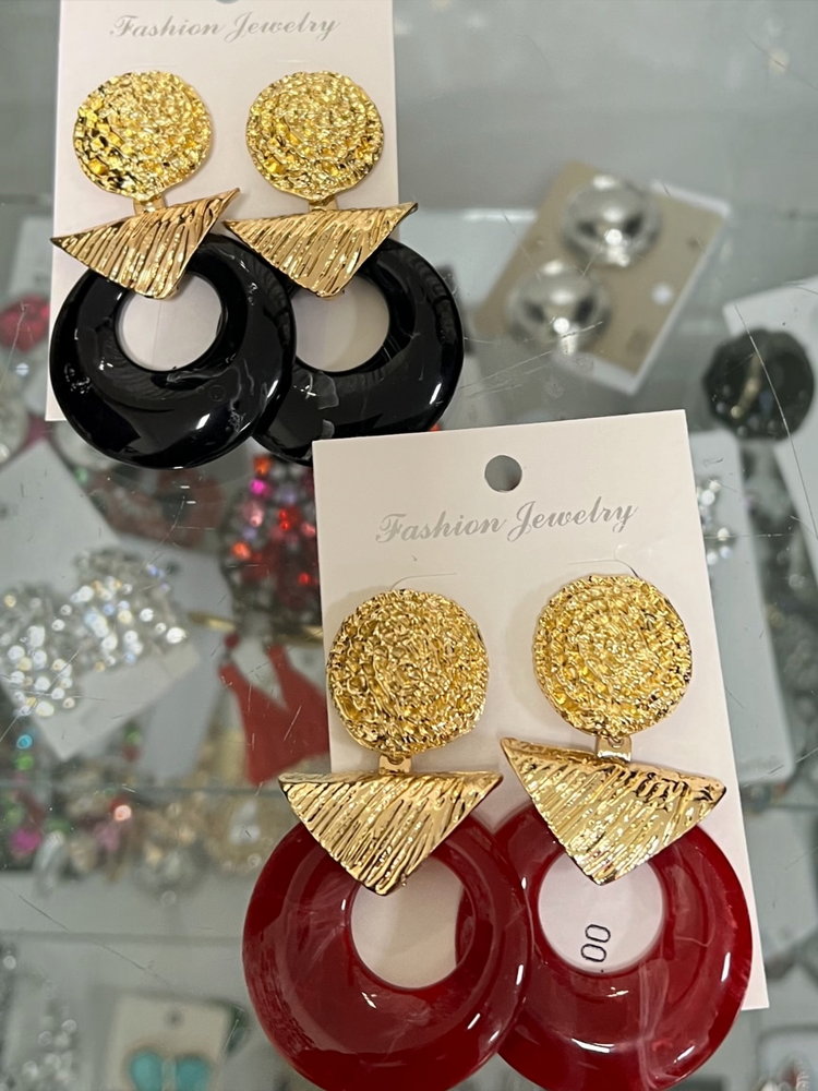 Love Circle Earrings (Deep Red/Black)