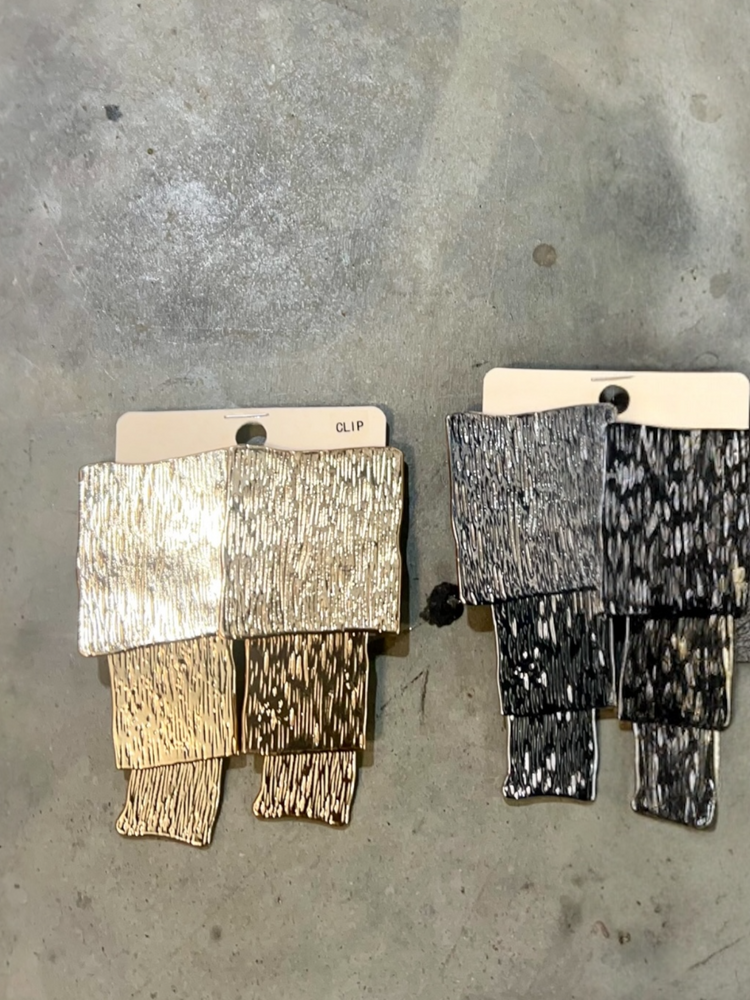Boxed Clip On Earrings (2 colors)
