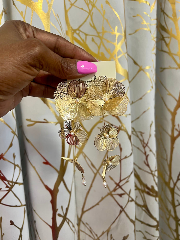 Dainty Flat Petal Earrings (2 colors)