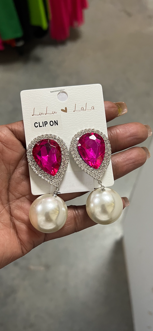 Very Elegant Oink Pearl Clip Earrings
