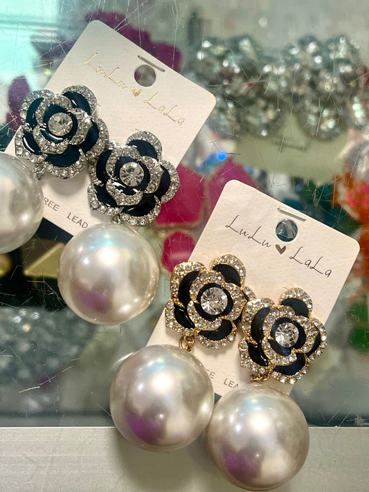 Flower Pearl Earrings (2 colors)