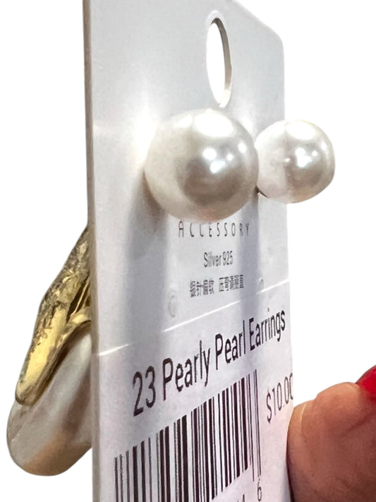 Pearly Pearl Earrings