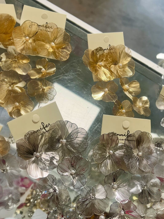 Dainty Flat Petal Earrings (2 colors)