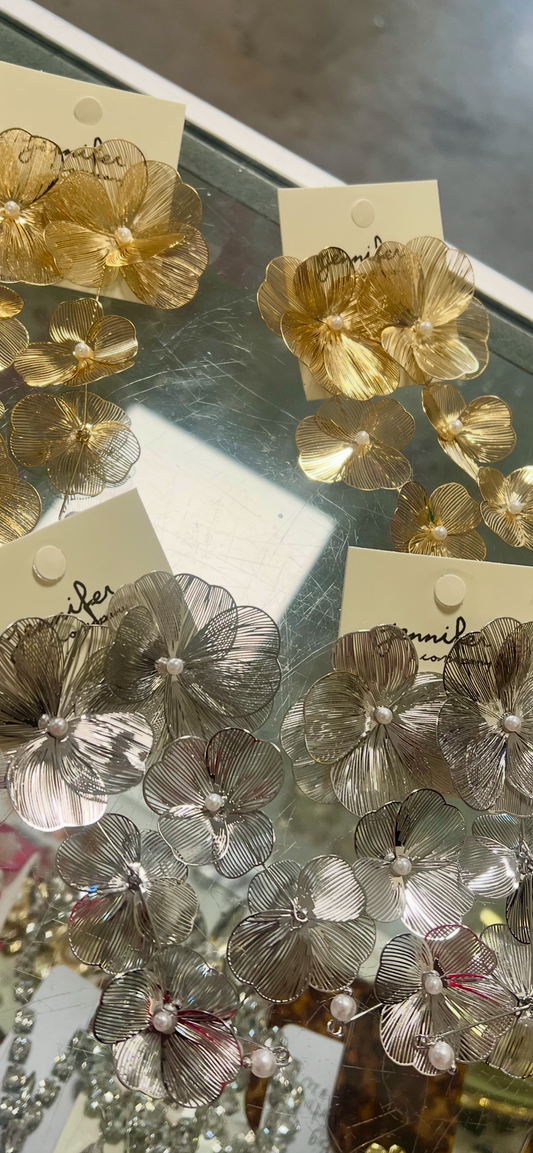 Dainty Flat Petal Earrings (2 colors)