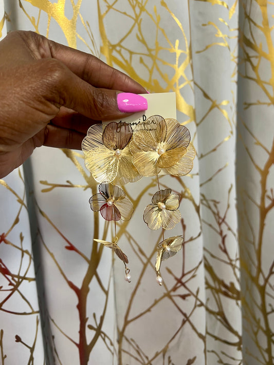 Dainty Flat Petal Earrings (2 colors)