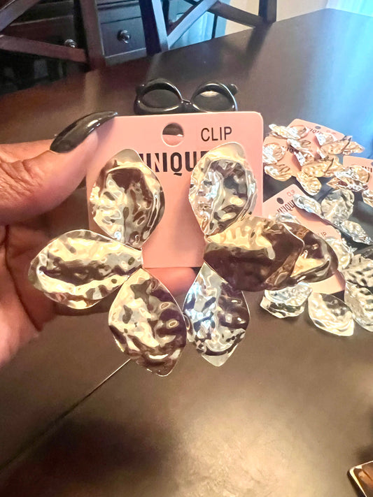 Half Petal Clip Earrings (2 colors)