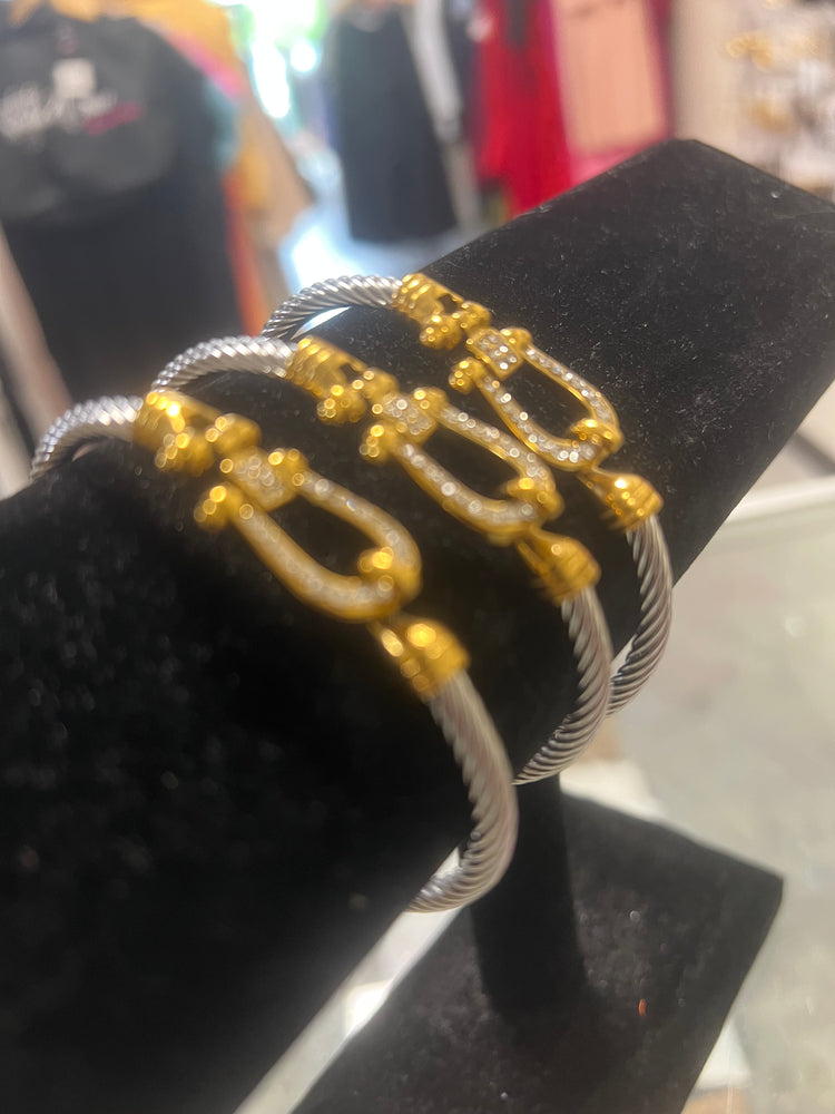The Hook Bracelet Alc