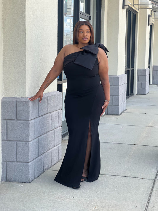 The Bella Bow Gown Plus-Black