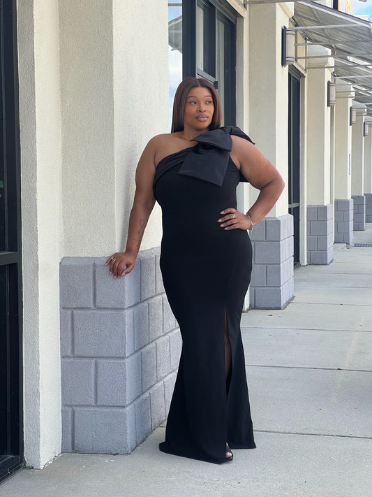 The Bella Bow Gown Plus-Black