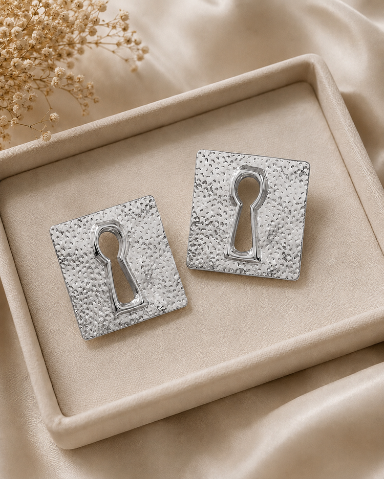 Keyhole Earrings (2 colors)
