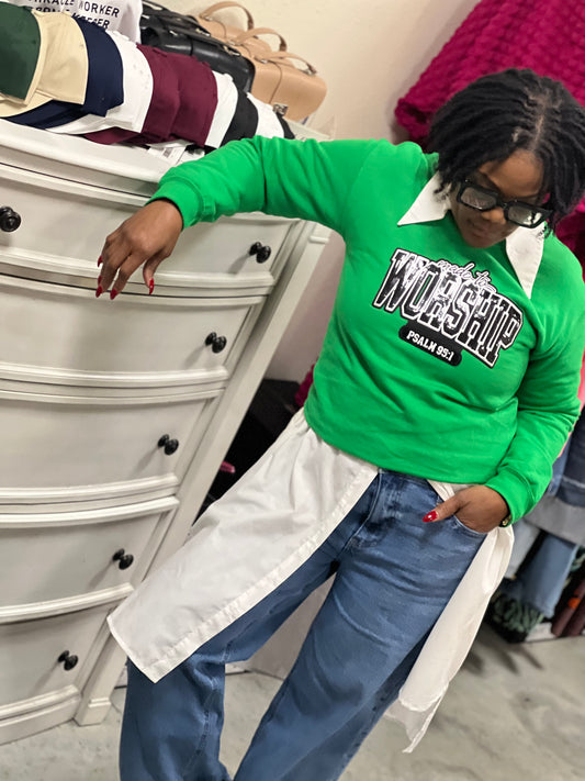 Made to Worship Psalm 95:1 Patch Sweatshirt-Green