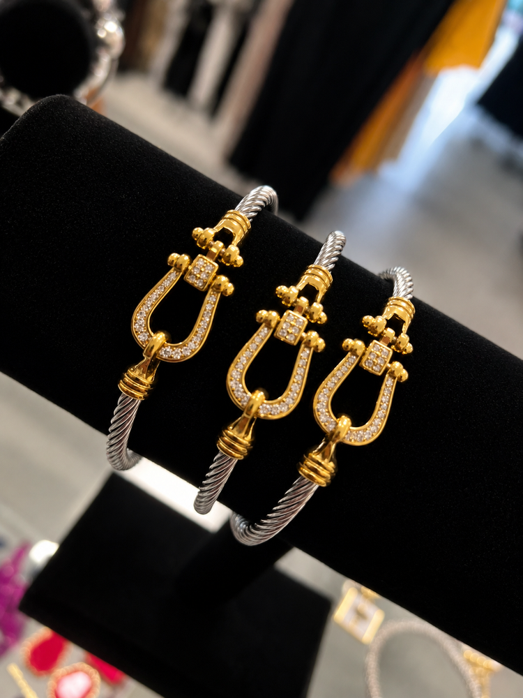 The Hook Bracelet Alc