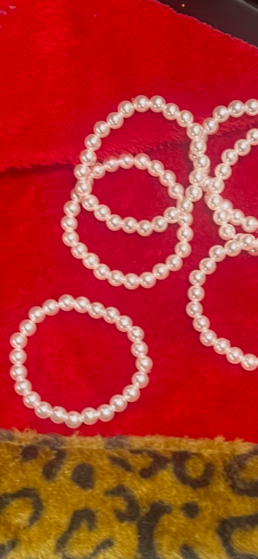 Small Single Pearl Bracelet