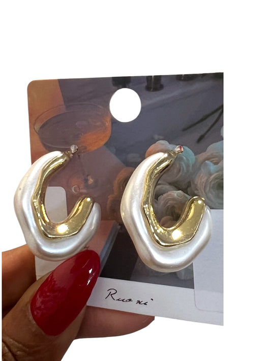 Pearly Pearl Earrings