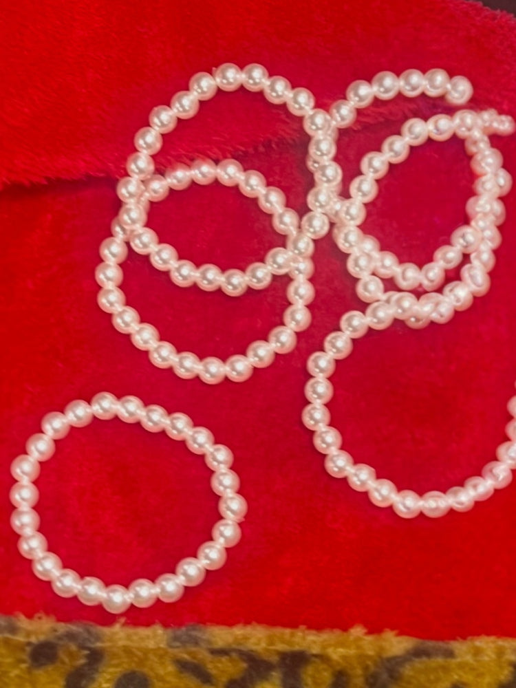 Small Single Pearl Bracelet