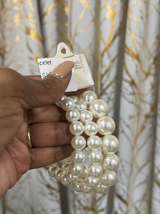 3 String Pearl Bracelet (2 colors)