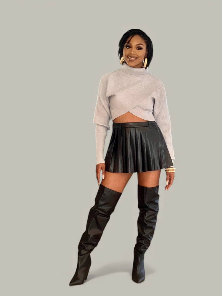 Faux Leather Pleated Mini Skirt-Black)